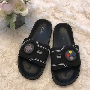 Boys children’s place slip on ninetendo sandals